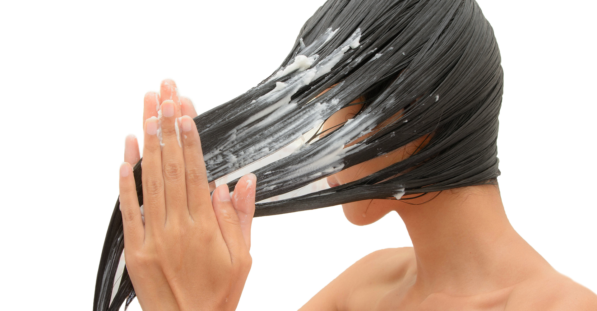Ragazza con crema per capelli 